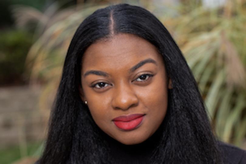 Danielle headshot