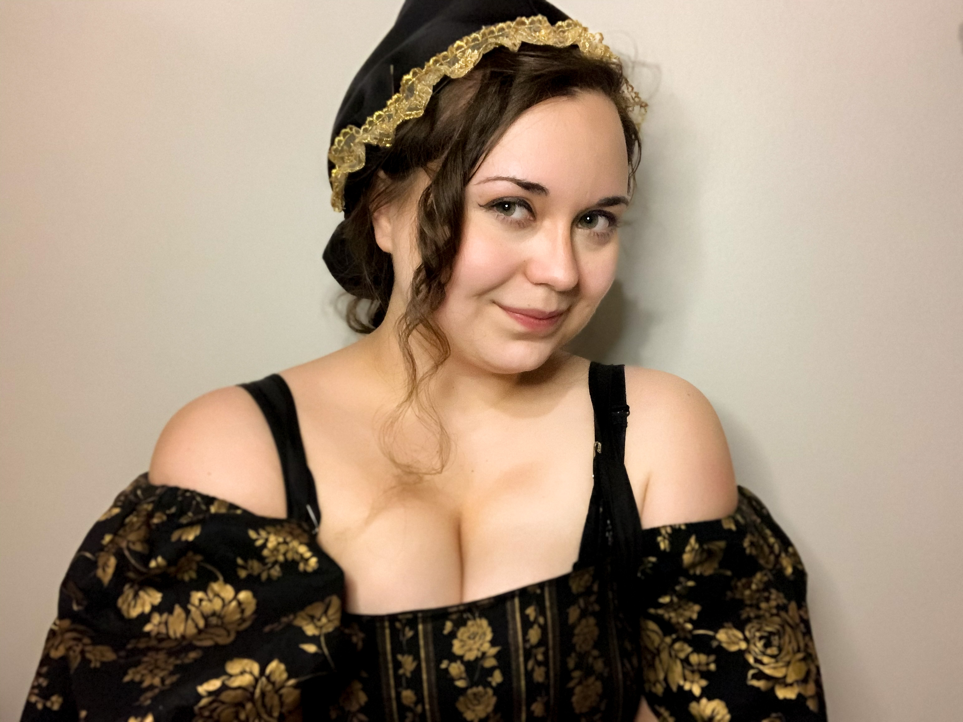 Zoë Rose Jennings as Dorine in Tartuffe (Lady C Productions, 2021)